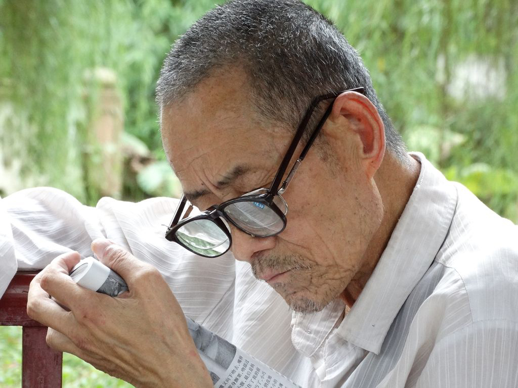 淘汰老花鏡，換戴多焦鏡，近視老花只需一副